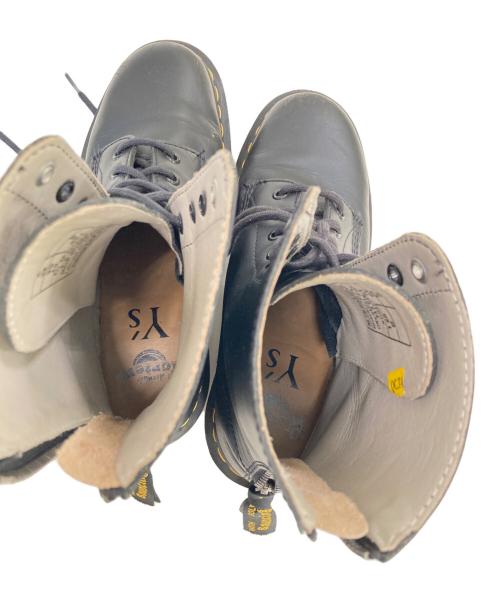 Dr.Martens Y's 10EYE（ドクターマーチンワイズテンアイ）Dr.Martens Y's 10EYE (ドクターマーチンワイズテンアイ) Y's (ワイズ) コラボバックジップレースアップブーツ ブラック サイズ:UK 6の古着・服飾アイテム