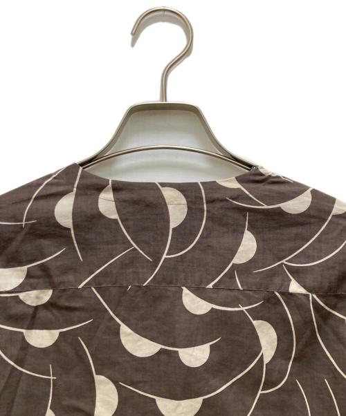 MARNI（マルニ）MARNI (マルニ) 総柄ノーカラーシャツ ブラウン サイズ:40の古着・服飾アイテム