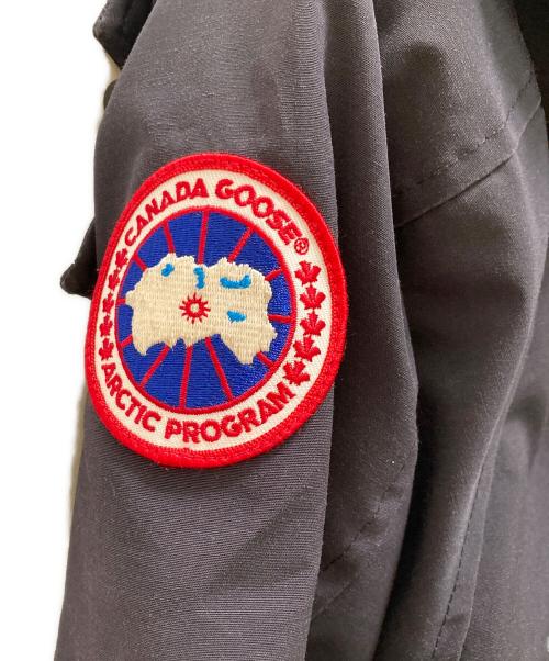 CANADA GOOSE（カナダグース）CANADA GOOSE (カナダグース) ラングレー ダウンジャケット ネイビー サイズ:Mの古着・服飾アイテム