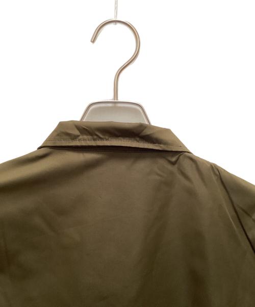 THE PX WILD THINGS（ザピーエックスワイルドシングス）THE PX WILD THINGS (ザピーエックスワイルドシングス) CHARI & CO NYC (チャリアンドコーニューヨーク) コラボナイロンジャケット カーキ サイズ:３ｓの古着・服飾アイテム