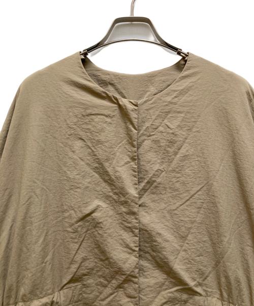 BEARDSLEY（ビアズリー）BEARDSLEY (ビアズリー) バルーン袖フレアーノーカラーコート ベージュ サイズ:Freeの古着・服飾アイテム