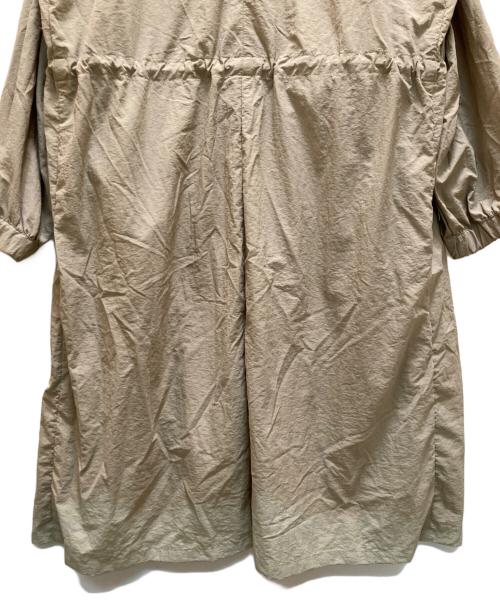 BEARDSLEY（ビアズリー）BEARDSLEY (ビアズリー) バルーン袖フレアーノーカラーコート ベージュ サイズ:Freeの古着・服飾アイテム