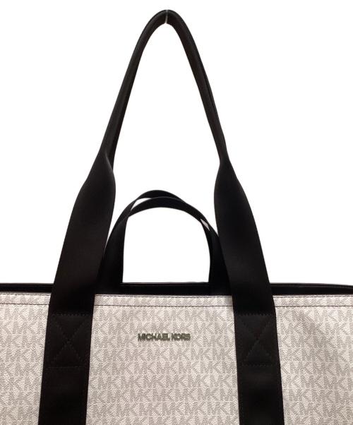 MICHAEL KORS（マイケルコース）MICHAEL KORS (マイケルコース) デュアル ハンドル トート ウィズ ジップ - MKシグネチャー ホワイトの古着・服飾アイテム