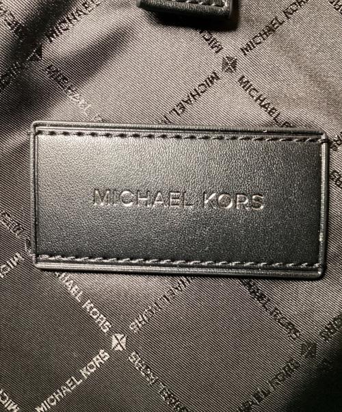 MICHAEL KORS（マイケルコース）MICHAEL KORS (マイケルコース) デュアル ハンドル トート ウィズ ジップ - MKシグネチャー ホワイトの古着・服飾アイテム