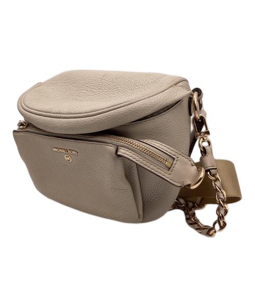 MICHAEL KORS（マイケルコース）MICHAEL KORS (マイケルコース) コース スレイター スリングパック メッセンジャー ミディアム ベージュの古着・服飾アイテム