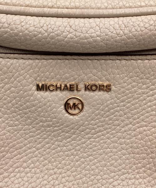 MICHAEL KORS（マイケルコース）MICHAEL KORS (マイケルコース) コース スレイター スリングパック メッセンジャー ミディアム ベージュの古着・服飾アイテム