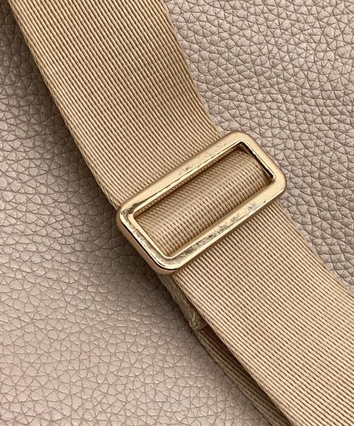 MICHAEL KORS（マイケルコース）MICHAEL KORS (マイケルコース) コース スレイター スリングパック メッセンジャー ミディアム ベージュの古着・服飾アイテム