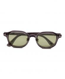 TOM FORD（トムフォード）の古着「ウェリントン型 セルフレーム フルリム クリングスタイプ サングラス」｜Shiny Gray