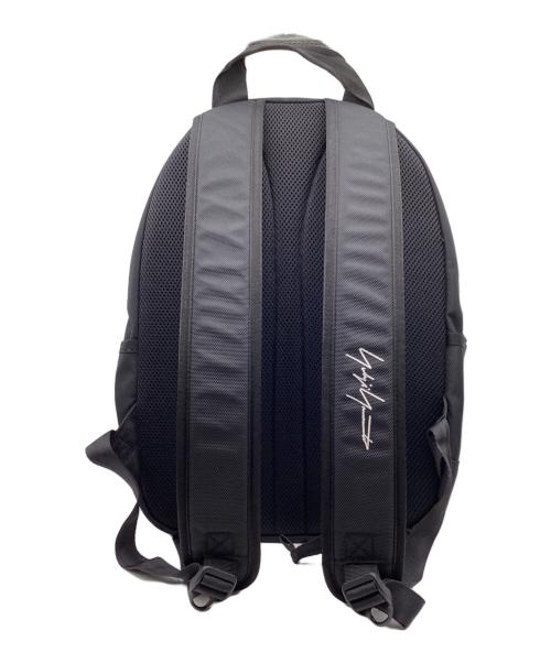 Yohji Yamamoto pour homme（ヨウジヤマモト プールオム）Yohji Yamamoto pour homme (ヨウジヤマモト プールオム) New Era (ニューエラ) 内田すずめ コラボバックパック ブラックの古着・服飾アイテム