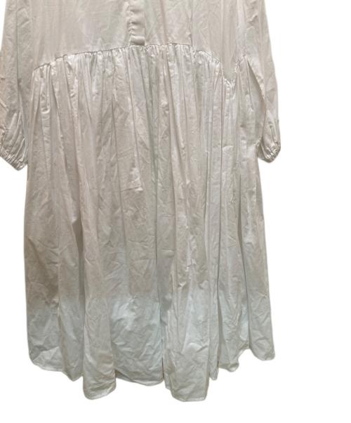 BEARDSLEY（ビアズリー）BEARDSLEY (ビアズリー) ギャザーワンピース ホワイト サイズ:０ 未使用品の古着・服飾アイテム