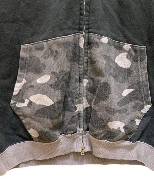 A BATHING APE（アベイシングエイプ）A BATHING APE (アベイシングエイプ) サルカモ柄ダブルジップパーカー ブラック サイズ:mの古着・服飾アイテム