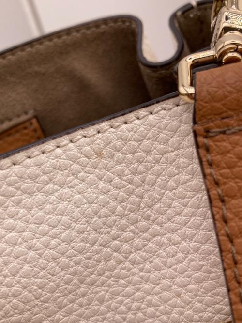 FURLA（フルラ）FURLA (フルラ) アウラ ミニ ドローストリングショルダーバッグ ホワイト×ブラウンの古着・服飾アイテム
