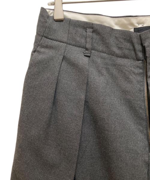 KICS DOCUMENT.（キクスドキュメント）KICS DOCUMENT. (キクスドキュメント) ストレッチツイルダブルタックパンツ グレー サイズ:4の古着・服飾アイテム