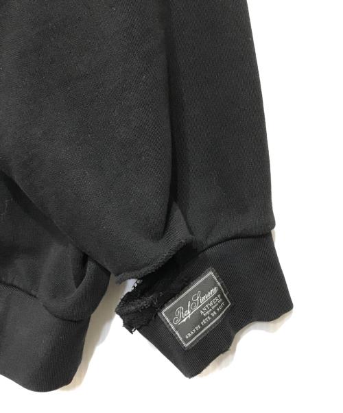 RAF SIMONS（ラフシモンズ）RAF SIMONS (ラフシモンズ) Destroyed crew neck sweater Altered Reality print スウェット ブラック サイズ:1の古着・服飾アイテム
