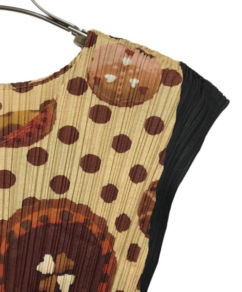 PLEATS PLEASE（プリーツプリーズ）PLEATS PLEASE (プリーツプリーズ) ドーナツ柄ノースリーブプリーツカットソー ブラック×ブラウン サイズ:3の古着・服飾アイテム