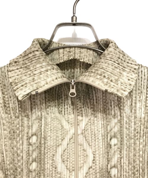 PLEATS PLEASE（プリーツプリーズ）PLEATS PLEASE (プリーツプリーズ) 転写プリントジップアッププリーツカットソー ベージュ サイズ:3の古着・服飾アイテム