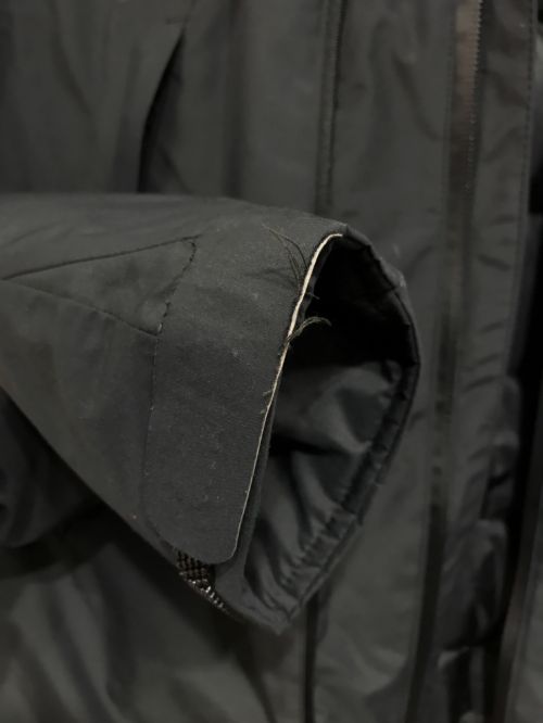 DESCENTE ALLTERRAIN（デザイント オルテライン）DESCENTE ALLTERRAIN (デザイント オルテライン) TRANSFORM DOWN COAT ダウンコート ブラック サイズ:Lの古着・服飾アイテム