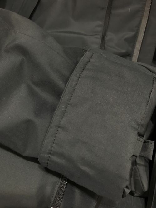 DESCENTE ALLTERRAIN（デザイント オルテライン）DESCENTE ALLTERRAIN (デザイント オルテライン) TRANSFORM DOWN COAT ダウンコート ブラック サイズ:Lの古着・服飾アイテム