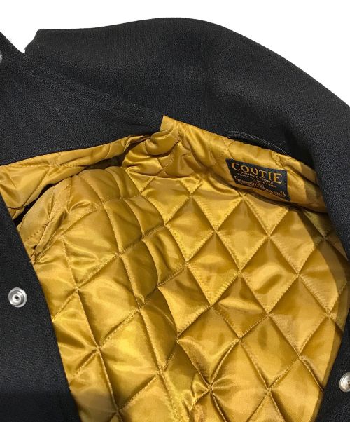 COOTIE PRODUCTIONS（クーティープロダクツ）COOTIE PRODUCTIONS (クーティープロダクツ) レザー切替ワッペンスタジャン ブラック サイズ:SMALLの古着・服飾アイテム