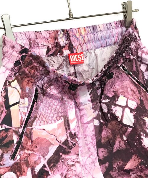 DIESEL（ディーゼル）DIESEL (ディーゼル) O-DIAMY-N1 グラフィックプリントスカート ピンク サイズ:40の古着・服飾アイテム