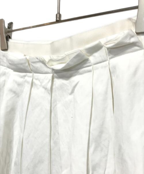 Fabiana Filippi（ファビアナフィリッピ）fabiana filippi (ファビアナフィリッピ) タックフレアスカート ホワイト サイズ:XSの古着・服飾アイテム