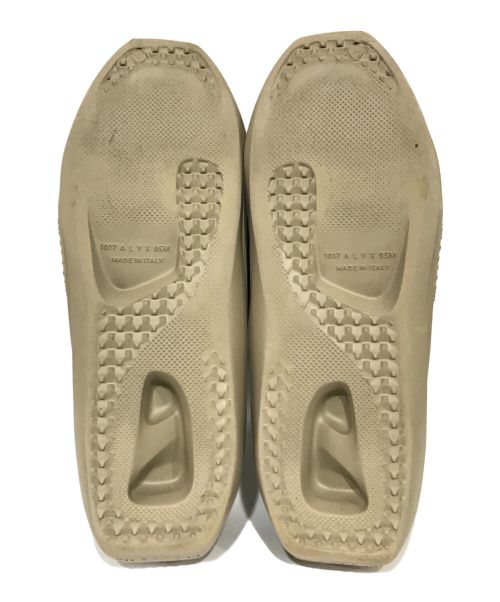 1017 ALYX 9SM（テンセブンティーン アリクス ナインエスエム）1017 ALYX 9SM (アリクス) MONO SLIP ON ローカットスニーカー ベージュ サイズ:44の古着・服飾アイテム