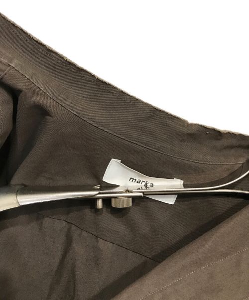 MARKA（マーカ）MARKA (マーカ) 別注 カットオフバンドカラーシャツ ブラウン サイズ:2の古着・服飾アイテム