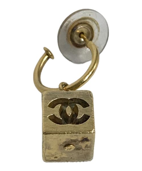 CHANEL（シャネル）CHANEL (シャネル) ココマークキューブピアス ゴールドカラーの古着・服飾アイテム