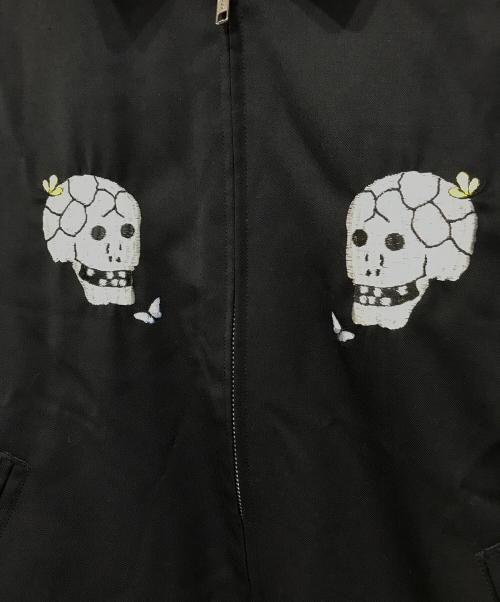 JohnUNDERCOVER（ジョンアンダーカバー）JohnUNDERCOVER (ジョンアンダーカバー) STUDIOUS別注 スカル刺繍ベトジャン ブラック サイズ:3の古着・服飾アイテム