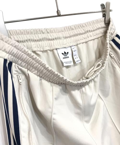 adidas（アディダス）adidas (アディダス) トラックパンツ ジェンダーニュートラル ホワイト サイズ:Mの古着・服飾アイテム