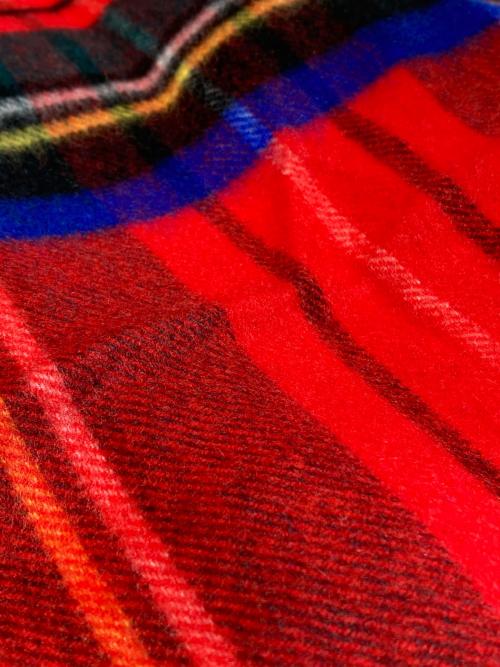 JOHNSTONS OF ELGIN（ジョンストンズオブエルガン）JOHNSTONS OF ELGIN (ジョンストンズオブエルガン) チェックストール レッド サイズ:記載なしの古着・服飾アイテム