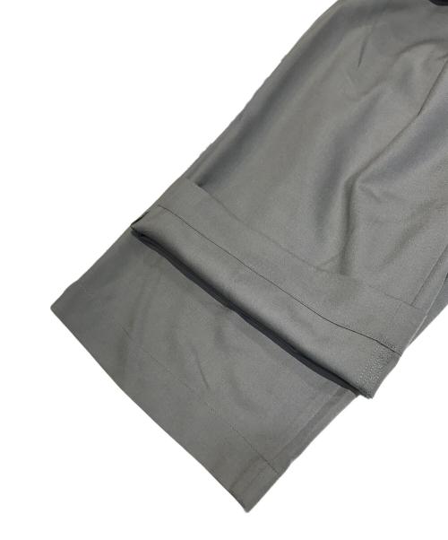 cornier（コルニエ）cornier (コルニエ) Super130's WORSTED WOOL 2-TUCK WIDE PANTS スラックス グレー サイズ:Mの古着・服飾アイテム