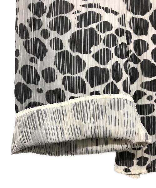 PLEATS PLEASE（プリーツプリーズ）PLEATS PLEASE (プリーツプリーズ) ヒョウ柄プリーツハーフパンツ グリーン サイズ:3の古着・服飾アイテム