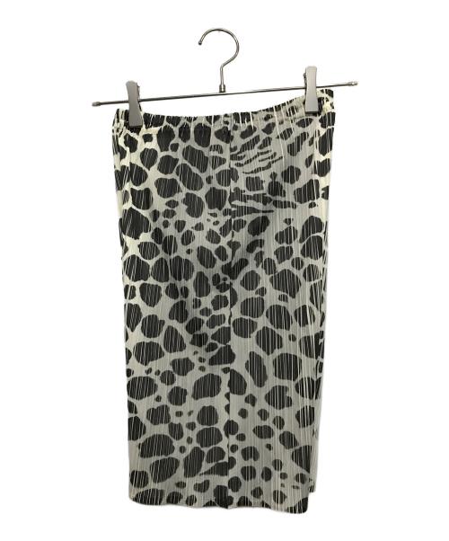 PLEATS PLEASE（プリーツプリーズ）PLEATS PLEASE (プリーツプリーズ) ヒョウ柄プリーツハーフパンツ グリーン サイズ:3の古着・服飾アイテム