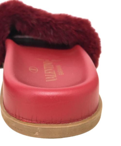 VALENTINO GARAVANI（ヴァレンティノ・ガラヴァーニ）VALENTINO GARAVANI (ヴァレンティノ・ガラヴァーニ) スタッズファーサンダル レッド サイズ:36の古着・服飾アイテム