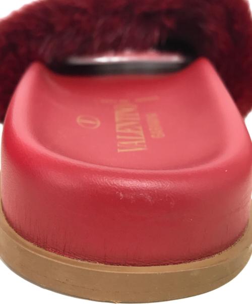 VALENTINO GARAVANI（ヴァレンティノ・ガラヴァーニ）VALENTINO GARAVANI (ヴァレンティノ・ガラヴァーニ) スタッズファーサンダル レッド サイズ:36の古着・服飾アイテム