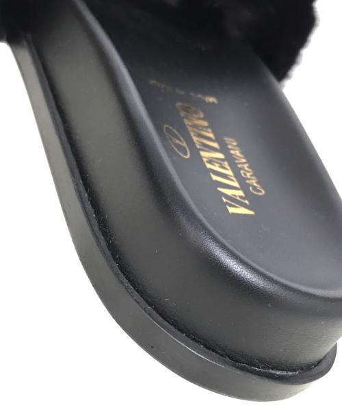 VALENTINO GARAVANI（ヴァレンティノ・ガラヴァーニ）VALENTINO GARAVANI (ヴァレンティノ・ガラヴァーニ) スタッズファーサンダル ブラック サイズ:36の古着・服飾アイテム