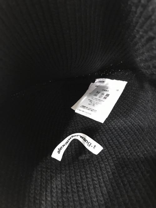 ALEXANDER WANG（アレキサンダー・ワン）ALEXANDER WANG (アレキサンダーワン) DEBOSS BEANIE ニット帽 ブラックの古着・服飾アイテム
