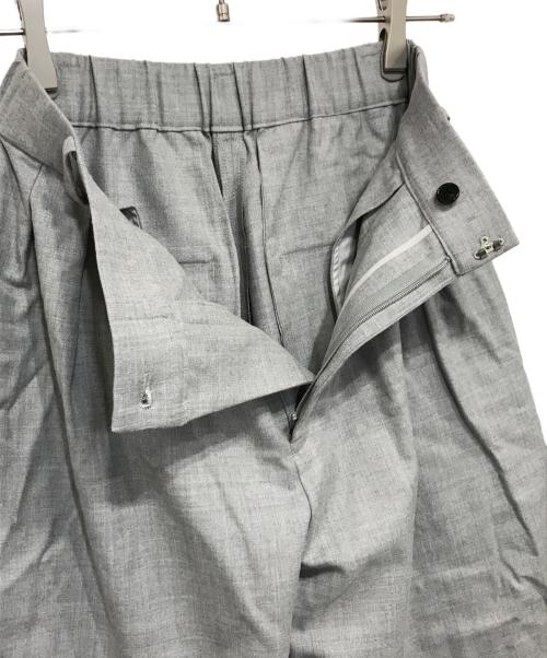 IENA（イエナ）IENA (イエナ) T/R/W サキソニータックパンツ グレー サイズ:36の古着・服飾アイテム