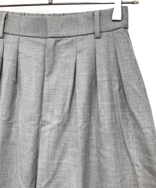 IENA（イエナ）IENA (イエナ) T/R/W サキソニータックパンツ グレー サイズ:36の古着・服飾アイテム