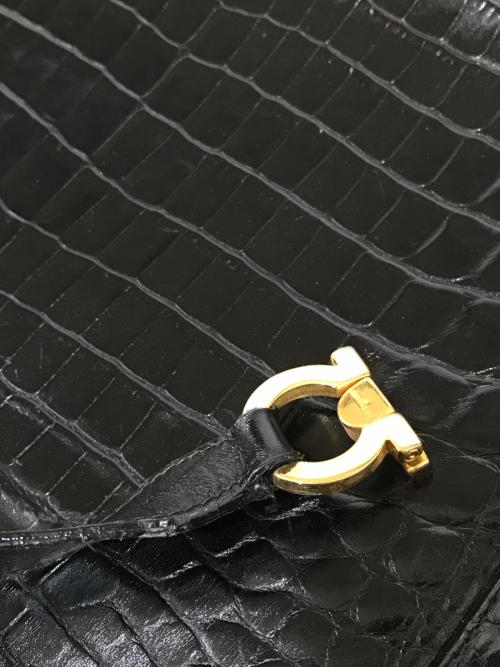 Salvatore Ferragamo（サルヴァトーレ フェラガモ）Salvatore Ferragamo (サルヴァトーレ フェラガモ) ガンチーニ型押しハンドバッグ ブラックの古着・服飾アイテム