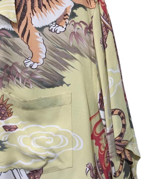 Sun Surf（サンサーフ）Sun Surf (サンサーフ) オープンカラーシャツ FIGHTING DRAGON&TIGER イエロー サイズ:Mの古着・服飾アイテム