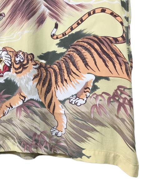 Sun Surf（サンサーフ）Sun Surf (サンサーフ) オープンカラーシャツ FIGHTING DRAGON&TIGER イエロー サイズ:Mの古着・服飾アイテム