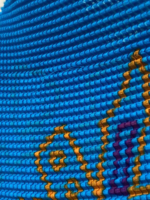 me ISSEY MIYAKE（ミーイッセイ ミヤケ）me ISSEY MIYAKE (ミーイッセイ ミヤケ) 総柄ボトルネックカットソー ブルー サイズ:-の古着・服飾アイテム