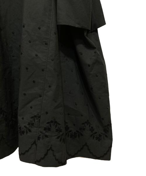 tricot COMME des GARCONS（トリココムデギャルソン）tricot COMME des GARCONS (トリココムデギャルソン) バックギャザー刺繍カットオフワンピース ブラック サイズ:Sの古着・服飾アイテム