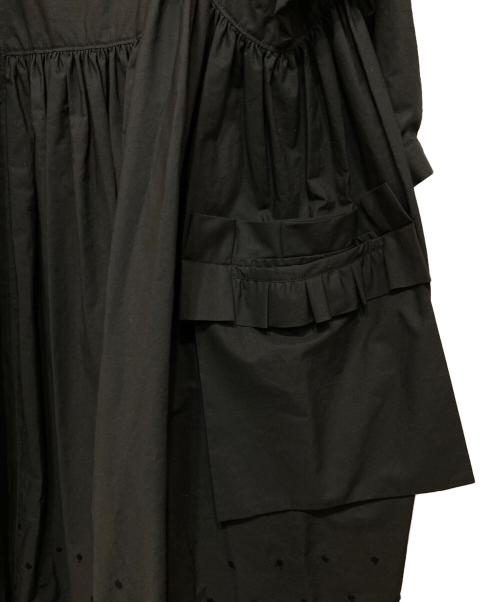 tricot COMME des GARCONS（トリココムデギャルソン）tricot COMME des GARCONS (トリココムデギャルソン) バックギャザー刺繍カットオフワンピース ブラック サイズ:Sの古着・服飾アイテム