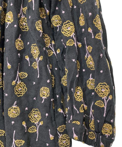 TSUHARU by samansa Mos2（ツハル バイ サマンサモスモス）TSUHARU by samansa Mos2 (ツハル バイ サマンサモスモス) ローズ柄総刺繍コート ブラック サイズ:FREEの古着・服飾アイテム