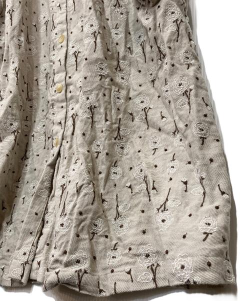 TSUHARU by samansa Mos2（ツハル バイ サマンサモスモス）TSUHARU by samansa Mos2 (ツハル バイ サマンサモスモス) ローズ柄総刺繍コート ベージュ サイズ:FREEの古着・服飾アイテム