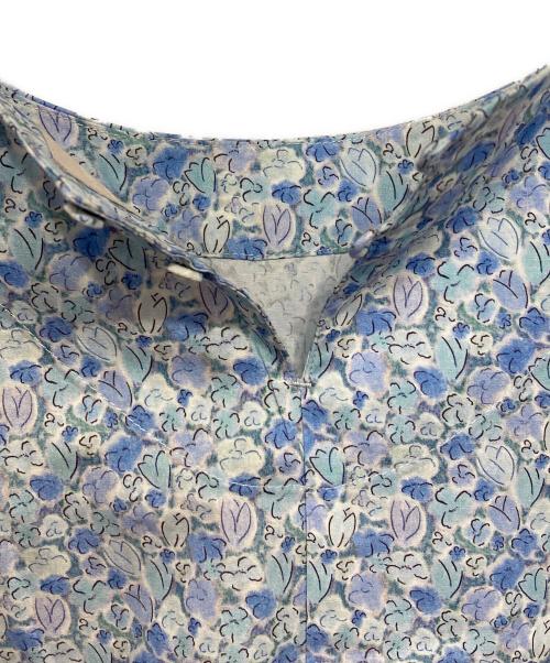 TSUHARU by samansa Mos2（ツハル バイ サマンサモスモス）TSUHARU by samansa Mos2 (ツハル バイ サマンサモスモス) Swift’s Song柄裾絞りブラウス ブルー サイズ:FREEの古着・服飾アイテム