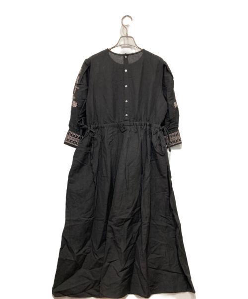 TSUHARU by samansa Mos2（ツハル バイ サマンサモスモス）TSUHARU by samansa Mos2 (ツハル バイ サマンサモスモス) 配色刺繍ワンピース ブラック サイズ:FREEの古着・服飾アイテム